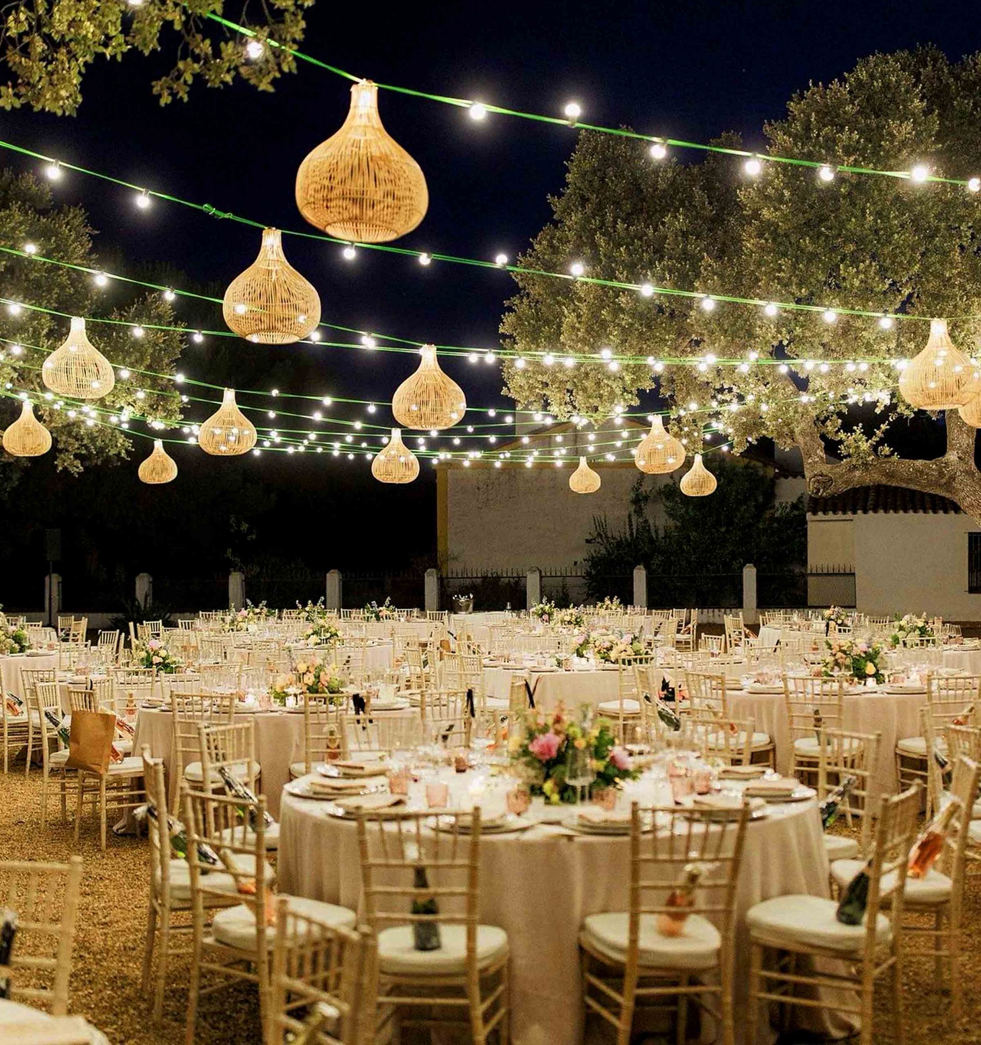Iluminación con lámparas balinesas en la Boda de Carmen