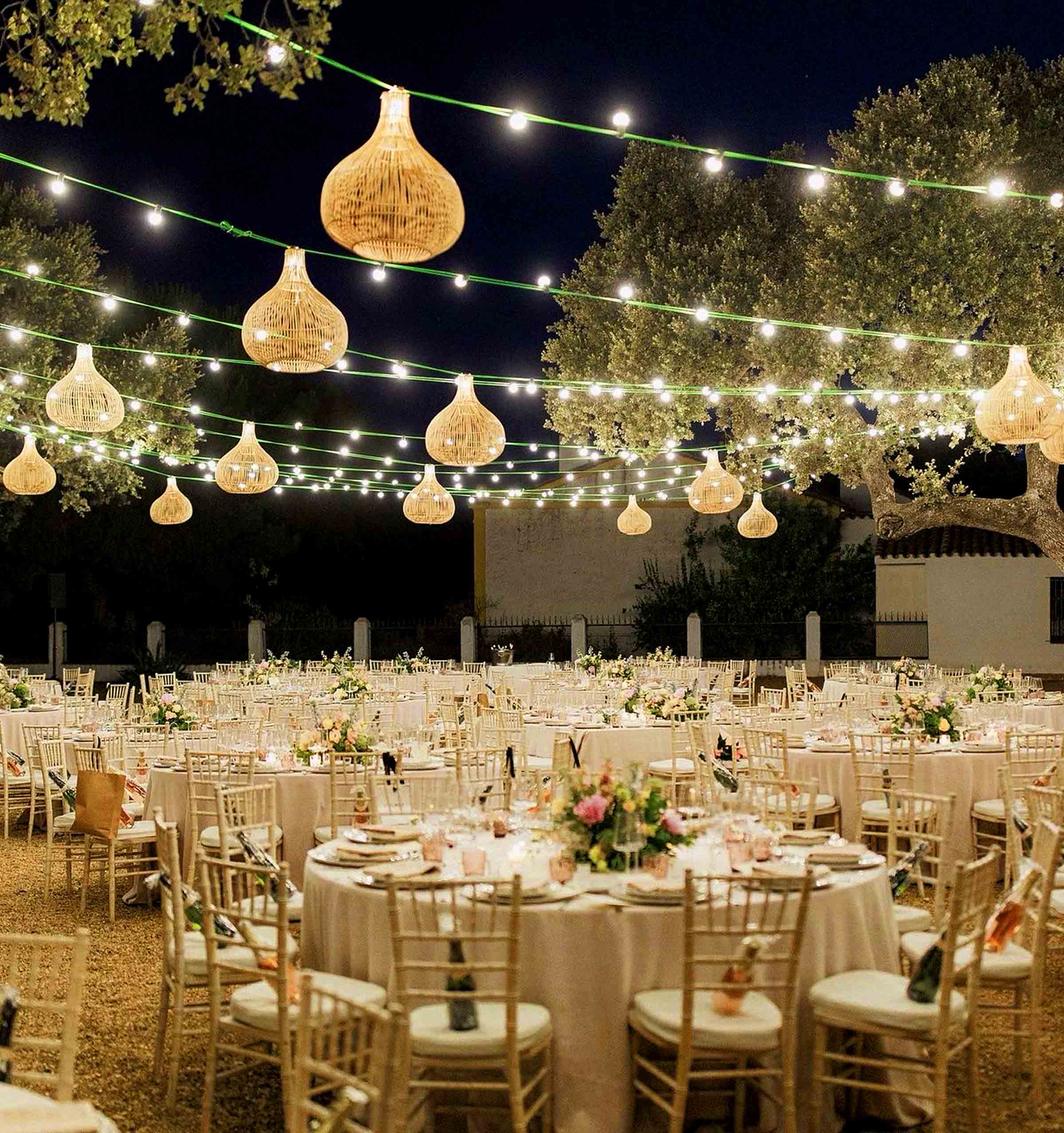 Iluminación con lámparas balinesas en la Boda de Carmen