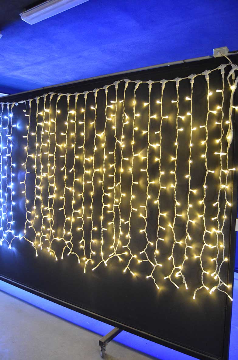 Screenlight 2x1,5m 300 leds blanco cálido cable blanco [Clase de eficiencia energética A++]