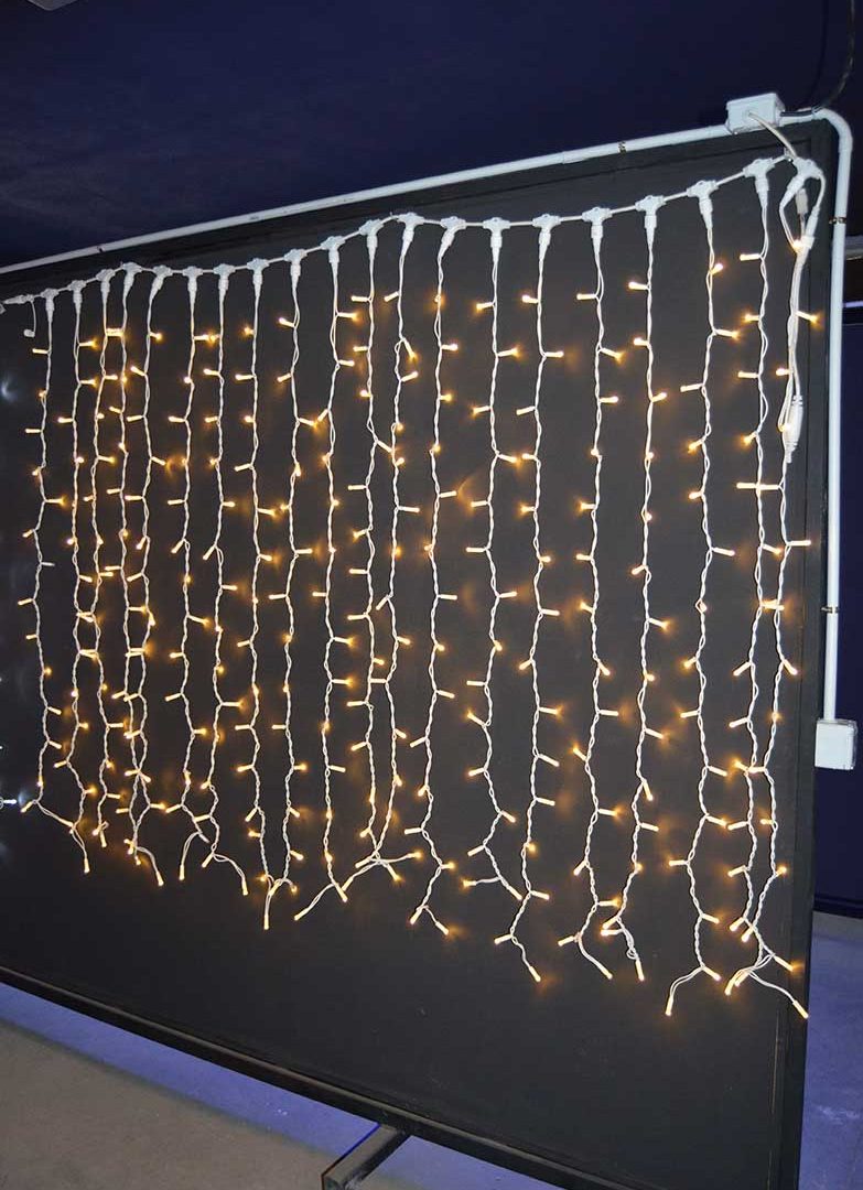 Screenlight 2x1,5m 300 leds blanco cálido cable blanco