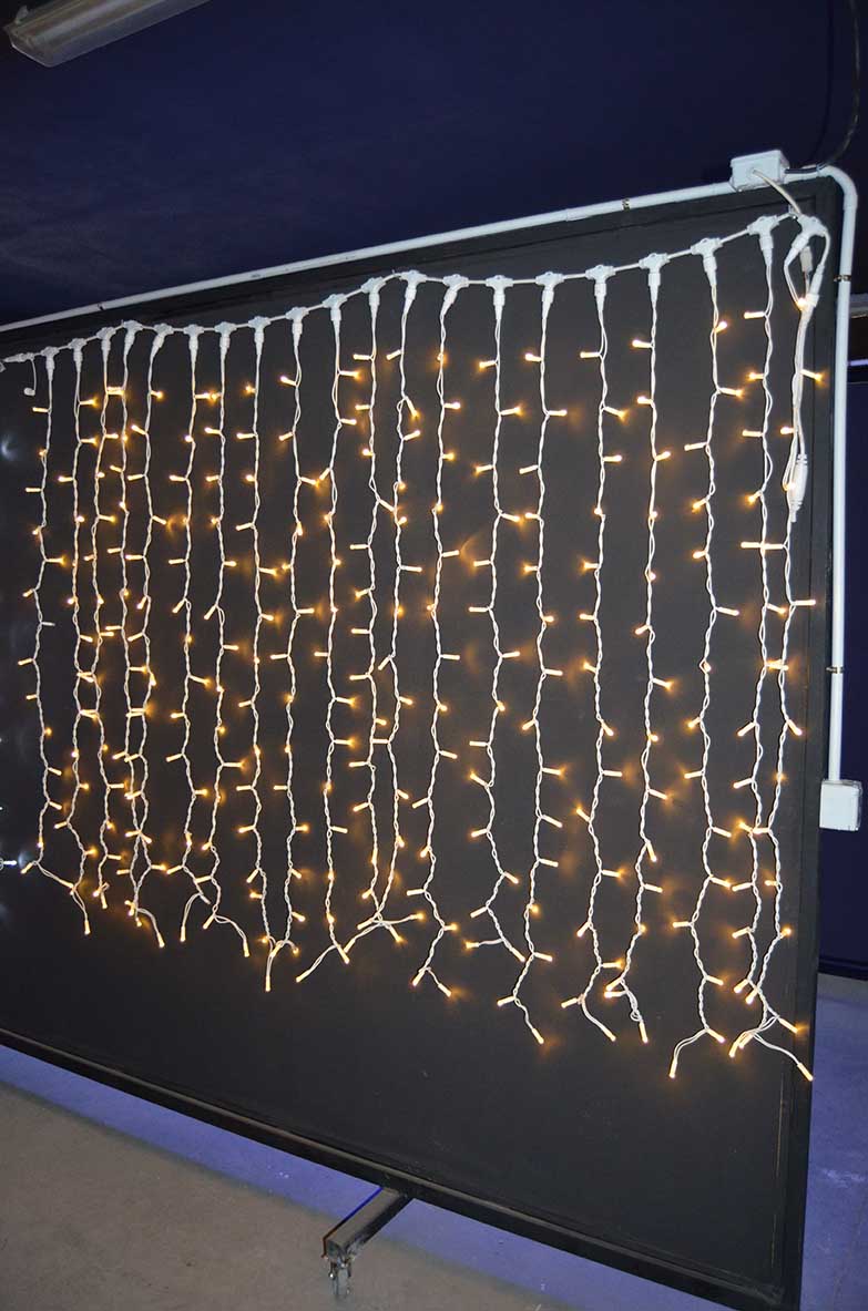 Screenlight 2x1,5m 300 leds blanco cálido cable blanco [Clase de eficiencia energética A++]